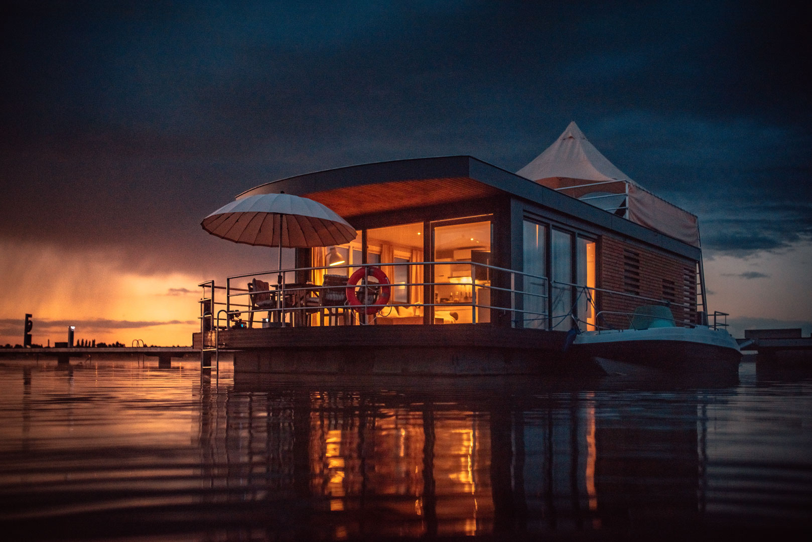 floating44 2 im sonnenuntergang