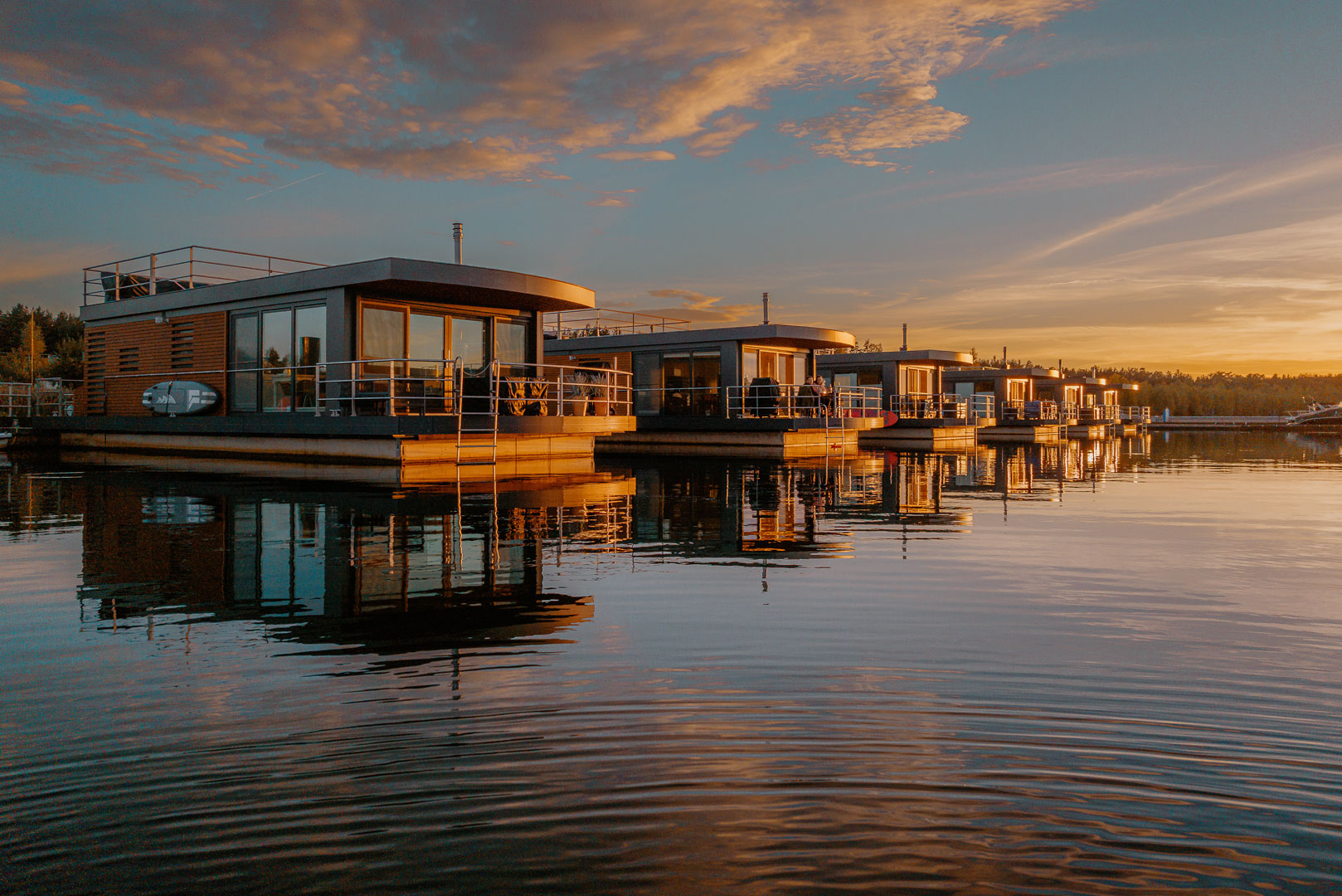 schwimmende haeuser baerwaldersee