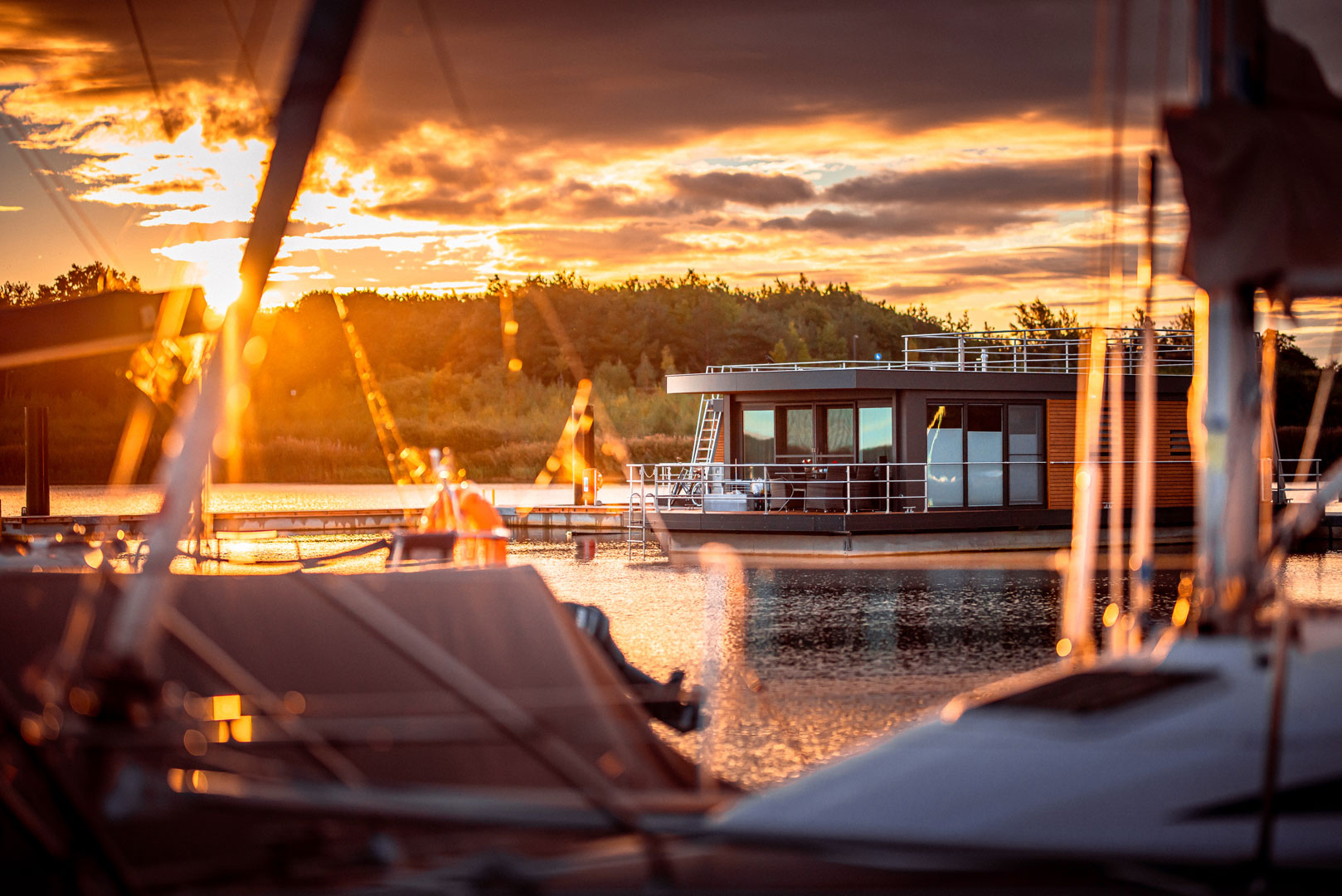 schwimmendes haus baerwalder see lausitzer seenland