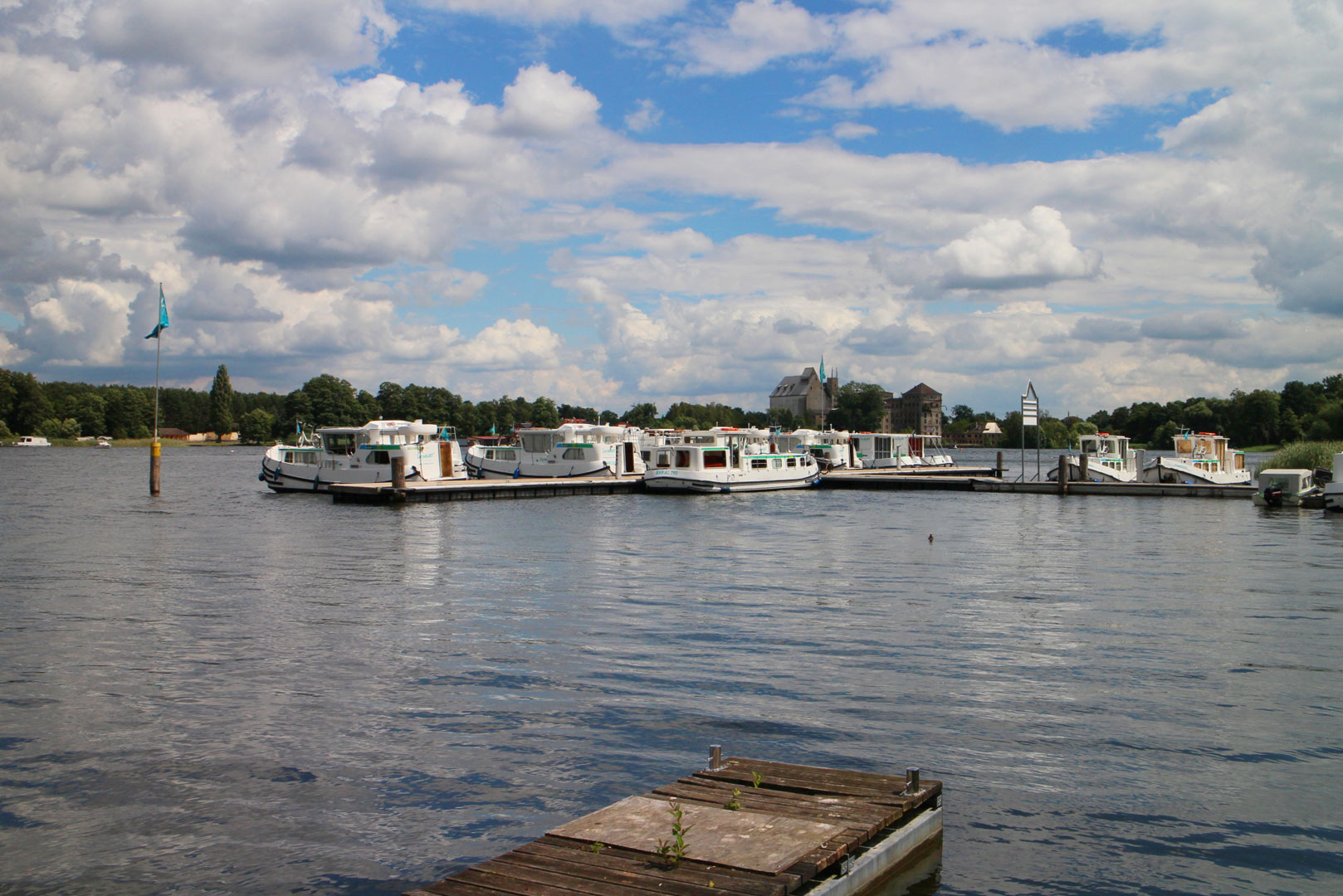 hausbootliegeplatz havel marina roeblinsee