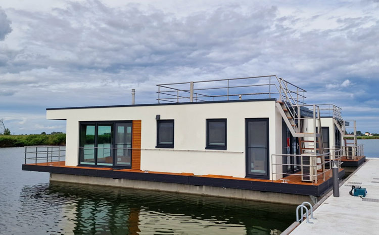 floating house marina kroeslin balticsearesort ostsee