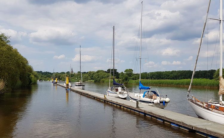 hausbootliegeplatz bremen lesum bootsliegeplatz