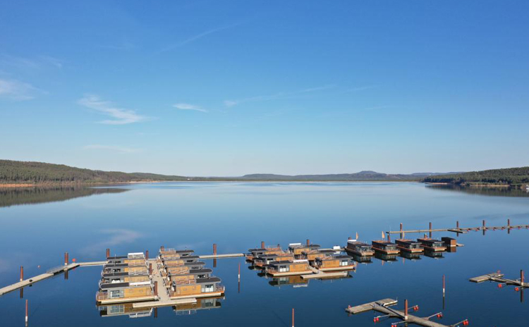schwimmende ferienhaeuser brombachsee fraenkischesseenland bayern