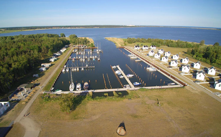 schwimmendes ferienhaus ostsee peenemuende